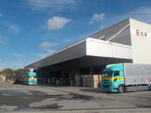 栃木 トラックと倉庫