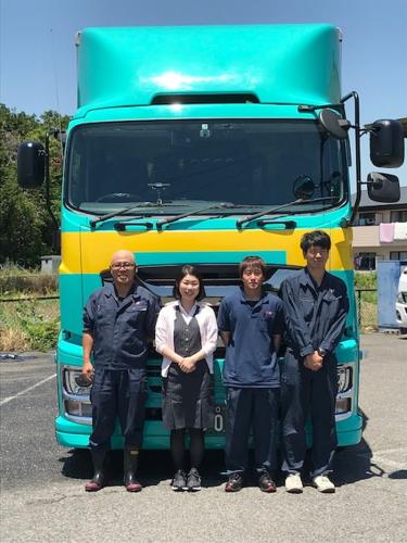 従業員写真数名