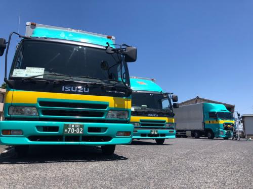 ４ｔ車と大型車洗車風景